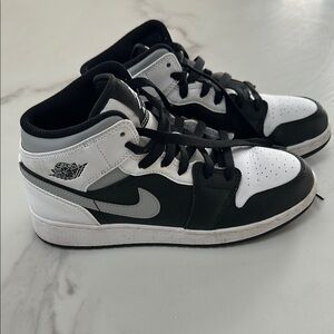 Nike Black and White Sneakers Classic Design